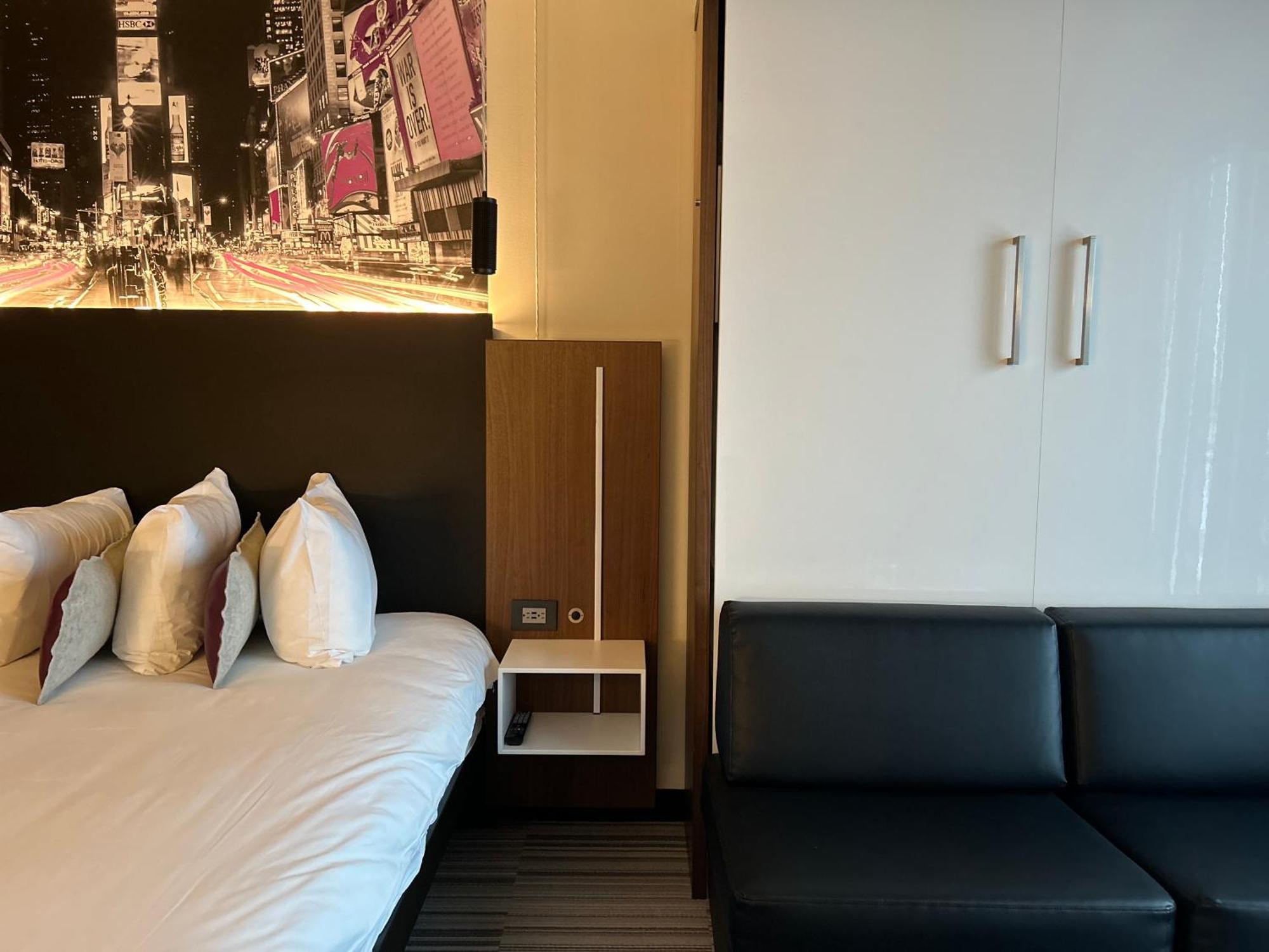 Grand Hotel Times Blainville-Mirabel Esterno foto