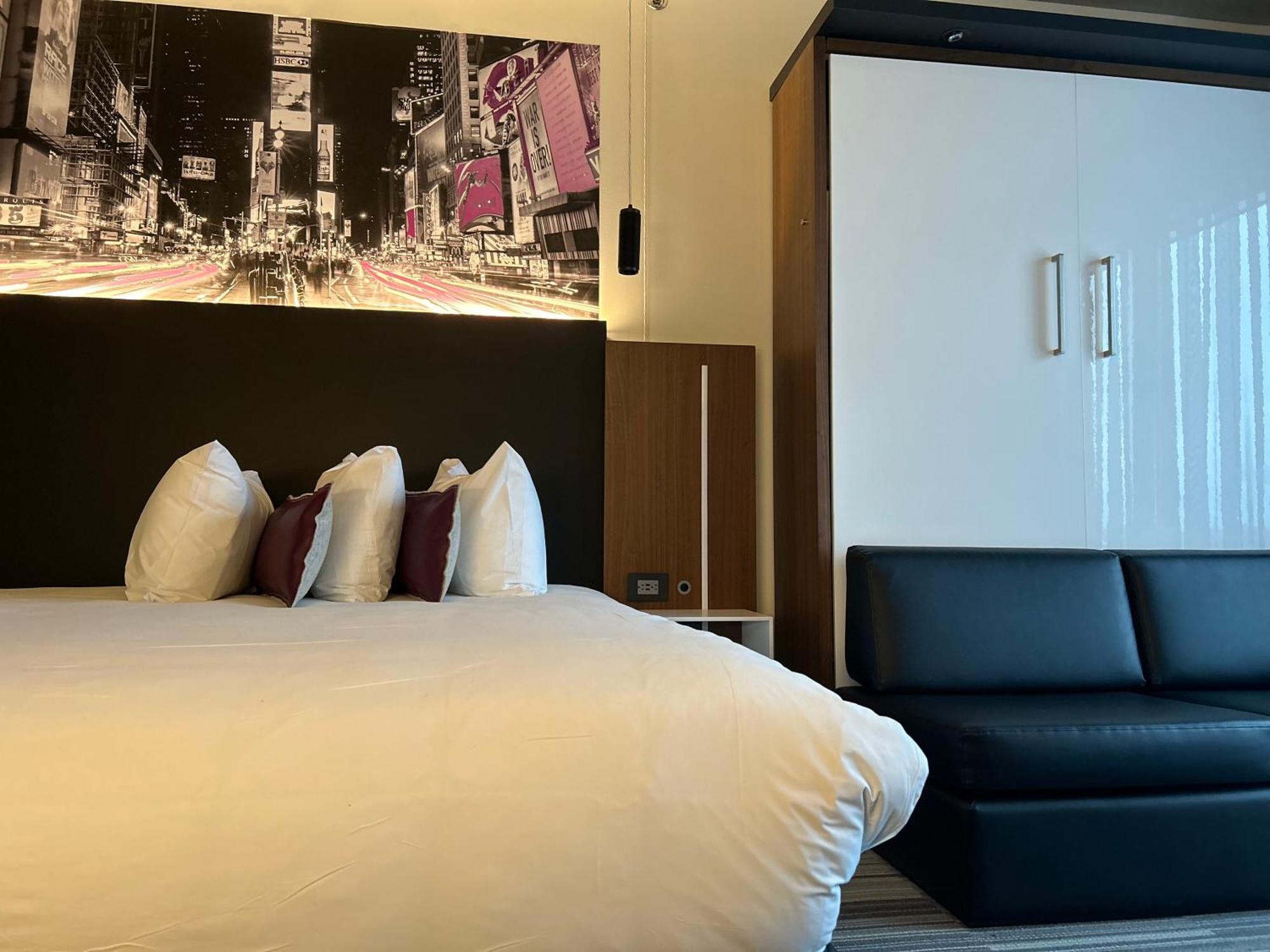 Grand Hotel Times Blainville-Mirabel Esterno foto