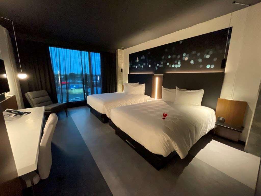 Grand Hotel Times Blainville-Mirabel Esterno foto